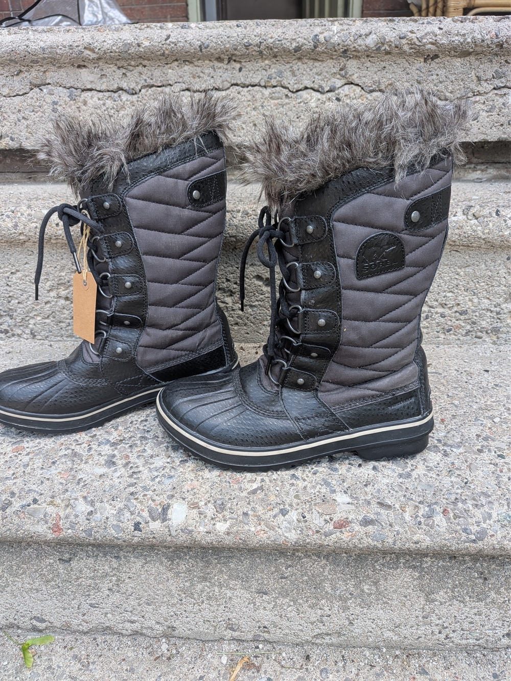 Insulated Faux-Fur Trim Winter Boots - Black & Gray